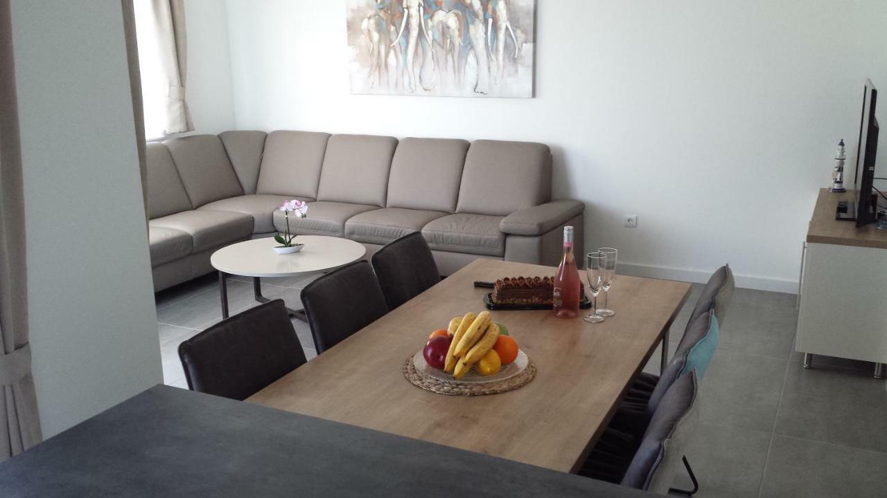 Apartment Aria Exclusive เพทรอซาเน ภายนอก รูปภาพ