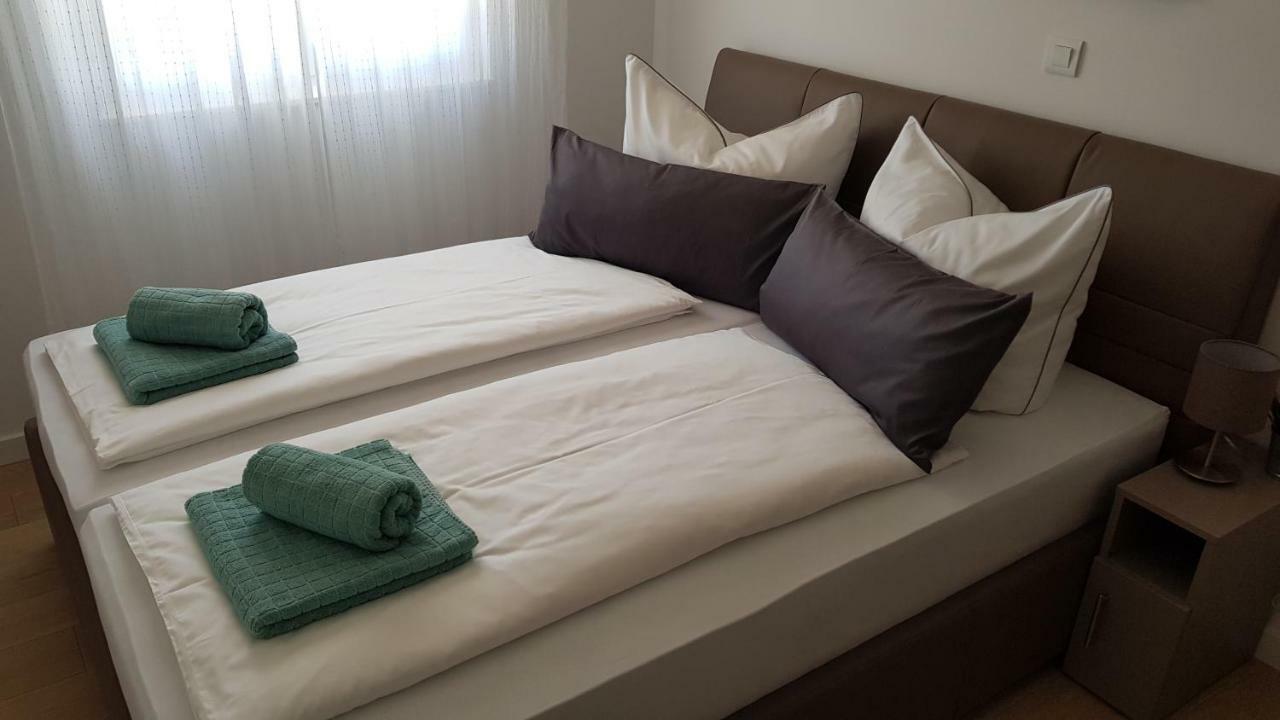 Apartment Aria Exclusive เพทรอซาเน ภายนอก รูปภาพ