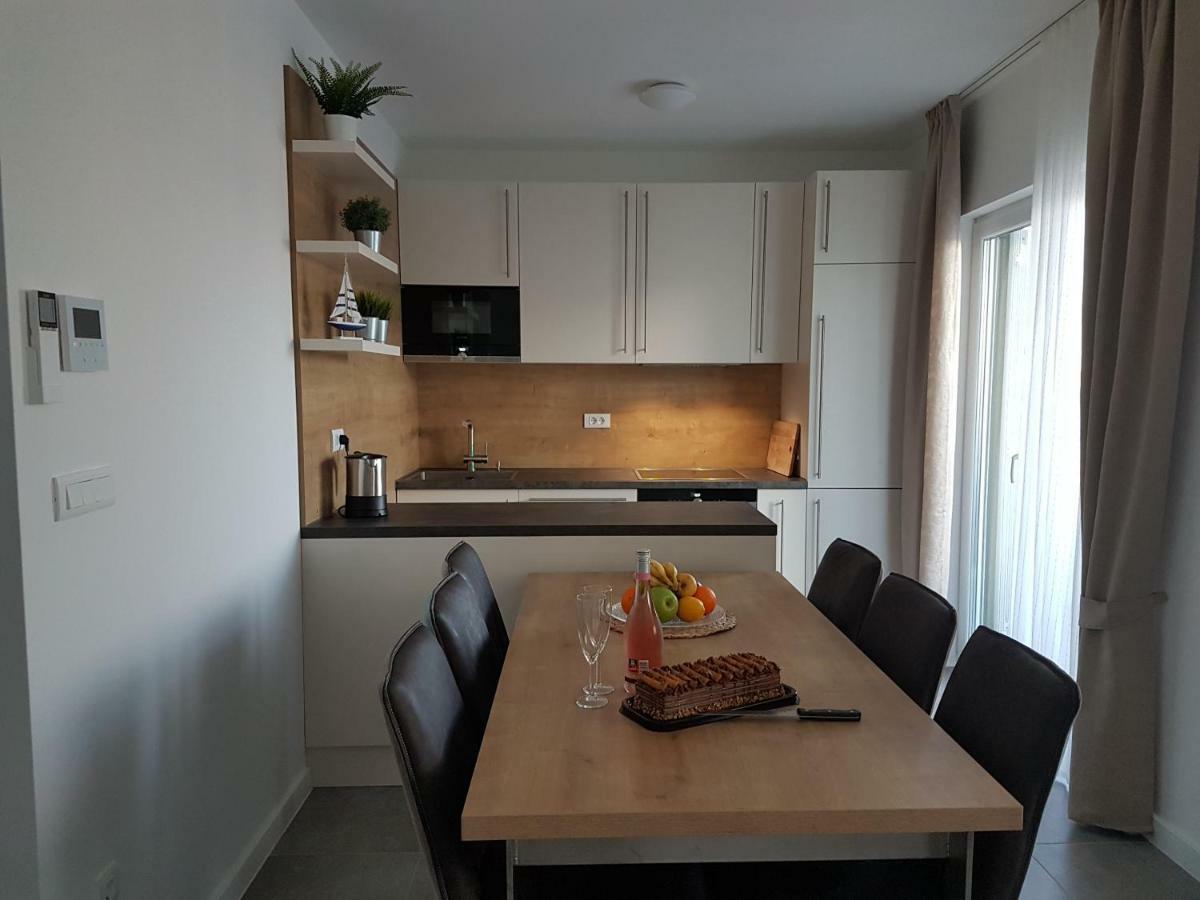 Apartment Aria Exclusive เพทรอซาเน ภายนอก รูปภาพ