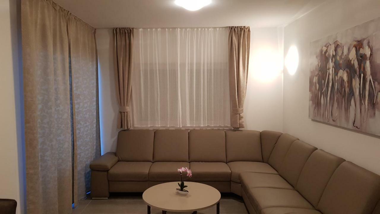 Apartment Aria Exclusive เพทรอซาเน ภายนอก รูปภาพ