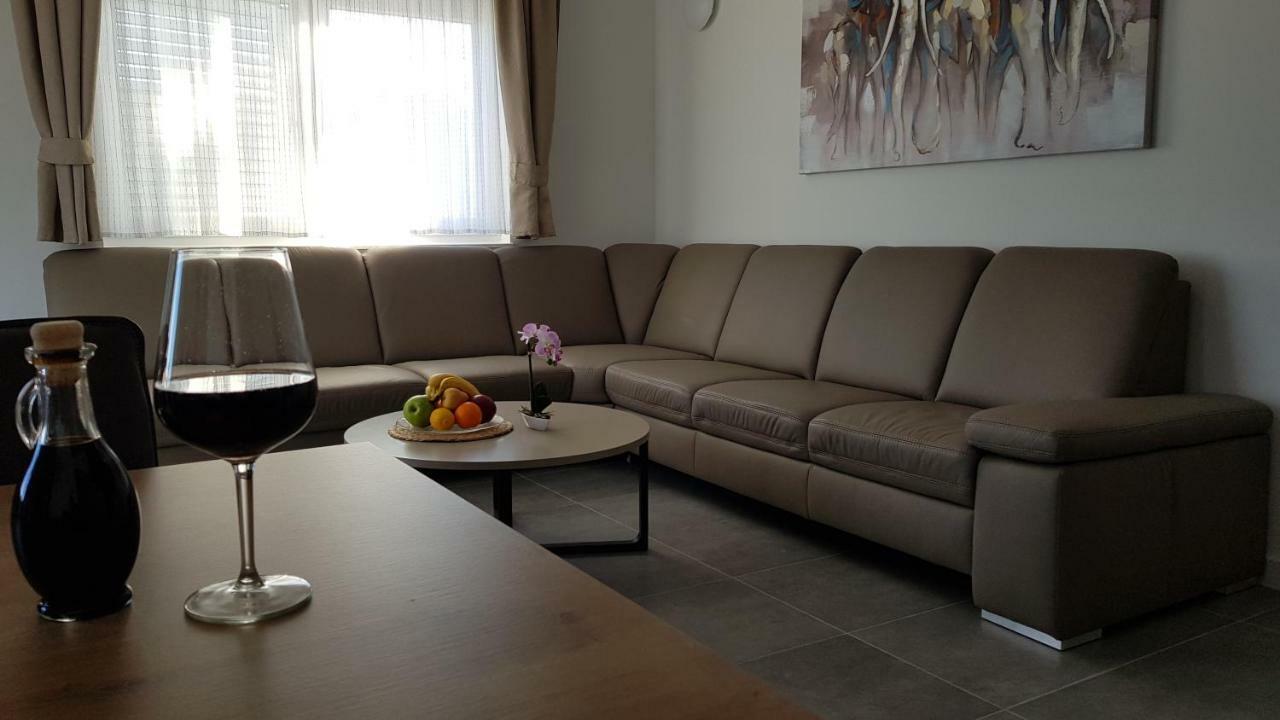 Apartment Aria Exclusive เพทรอซาเน ภายนอก รูปภาพ