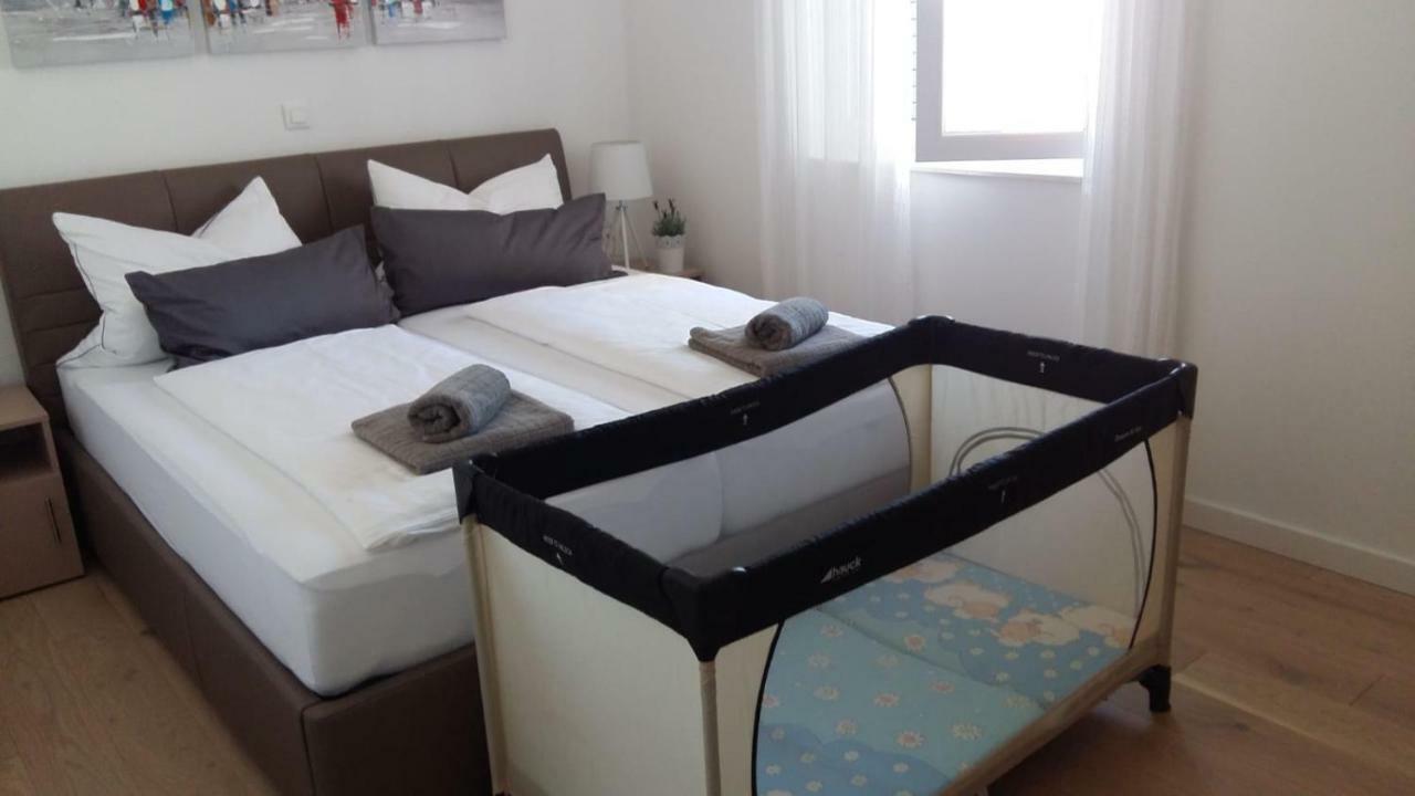 Apartment Aria Exclusive เพทรอซาเน ภายนอก รูปภาพ
