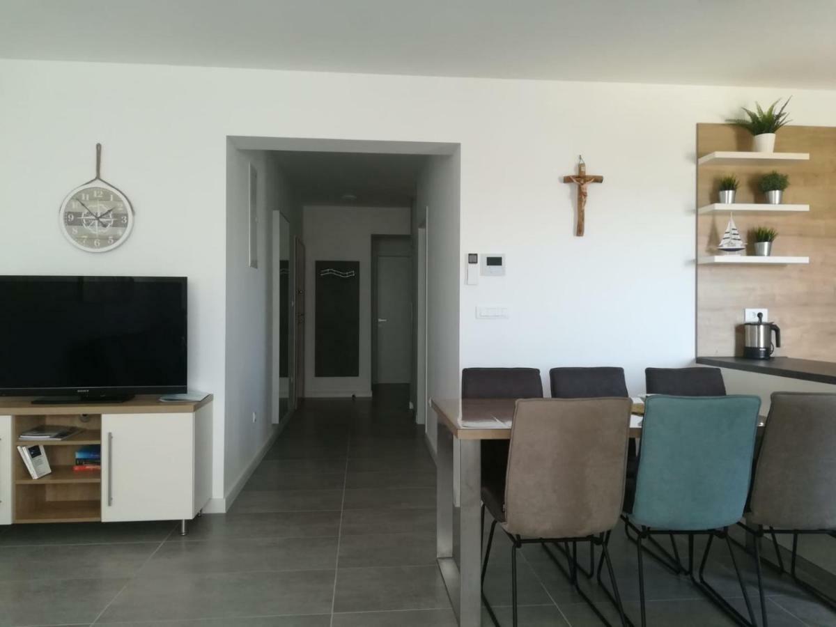 Apartment Aria Exclusive เพทรอซาเน ภายนอก รูปภาพ